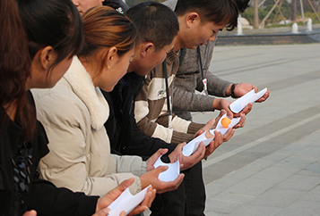 “相信團(tuán)隊(duì)的力量，共筑合作的橋梁